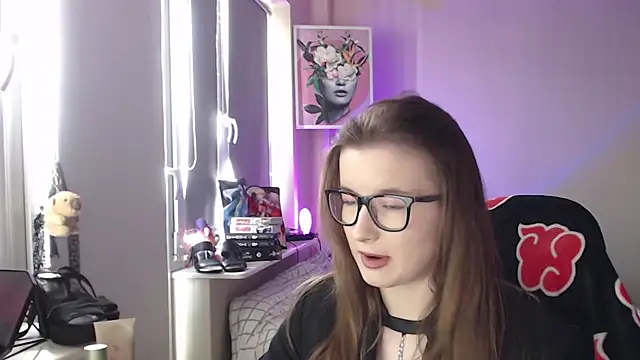 Snapshot of LunaXcherry chatting on April 2026 11:09:01 AM LunaXcherry online show from April 2026 11:09:01 AM
