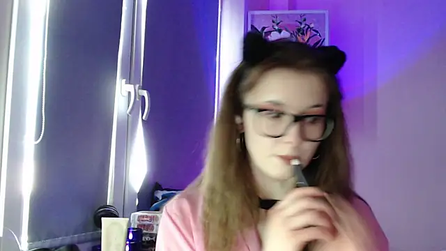 Snapshot of LunaXcherry chatting on May 2026 04:57:04 PM LunaXcherry online show from May 2026 04:57:04 PM