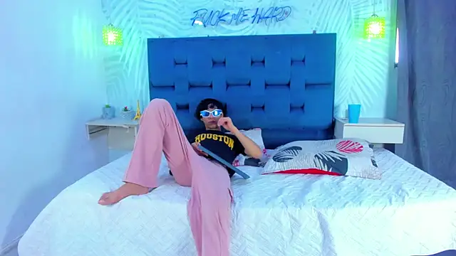 Snapshot of Adventurous_Boys chatting on February 2026 06:19:01 PM Adventurous Boys online show from February 2026 06:19:01 PM