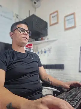 anndyhardy15 online show from March 2026 03:45:01 PM