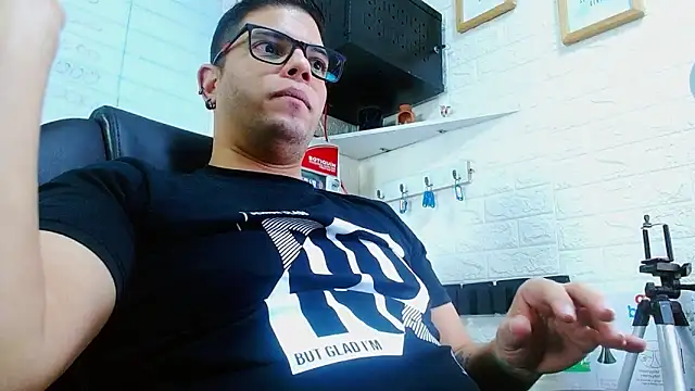 anndyhardy15 online show from March 2026 06:30:02 PM