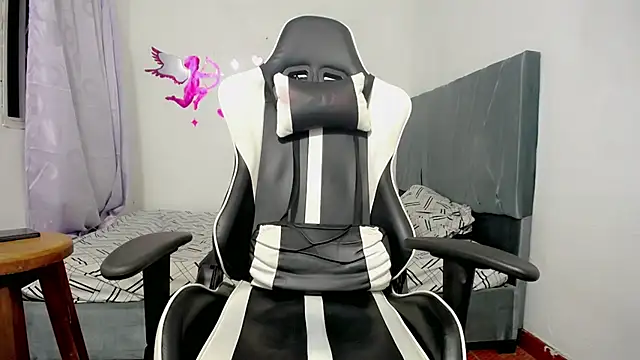 Snapshot of Tuporia6272 chatting on March 2026 06:14:01 AM Tuporia6272 online show from March 2026 06:14:01 AM