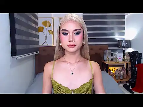 Snapshot of JuicyCockThea chatting on June 2026 01:13:02 PM JuicyCockThea online show from June 2026 01:13:02 PM