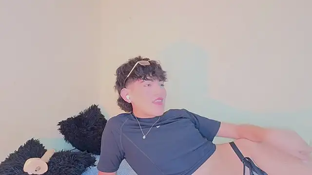 Snapshot of max_femboy chatting on July 2026 05:23:02 AM max femboy online show from July 2026 05:23:02 AM