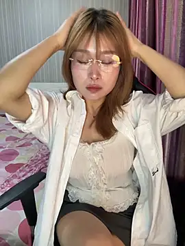 Snapshot of A-cola chatting on April 2026 01:35:02 PM A-cola online show from April 2026 01:35:02 PM