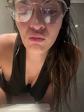 justinahallo online show from April 2026 07:16:01 PM