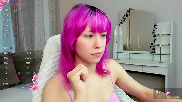 Snapshot of EmilyTrase chatting on May 2026 01:22:02 AM EmilyTrase online show from May 2026 01:22:02 AM