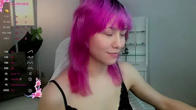 Snapshot of EmilyTrase chatting on May 2026 01:12:01 AM EmilyTrase online show from May 2026 01:12:01 AM