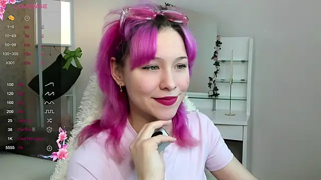 Snapshot of EmilyTrase chatting on May 2026 01:12:01 AM EmilyTrase online show from May 2026 01:12:01 AM