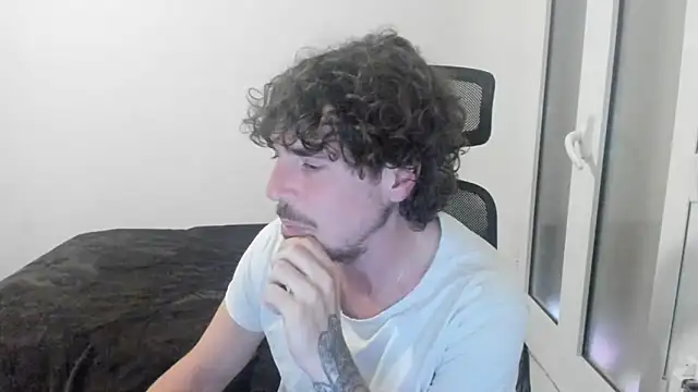 Snapshot of joaquin420_hot chatting on February 2026 05:33:01 PM joaquin420 hot online show from February 2026 05:33:01 PM