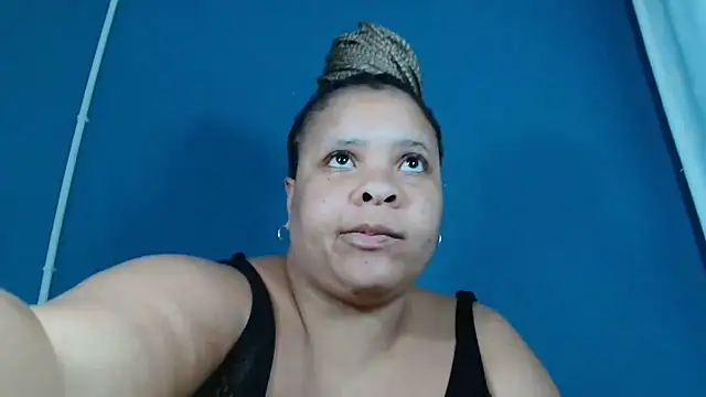 Snapshot of Sweet-Bella17 chatting on April 2026 04:35:02 PM Sweet-Bella17 online show from April 2026 04:35:02 PM