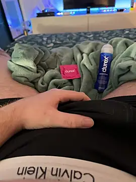 Snapshot of Thomascrtz chatting on March 2026 11:21:01 PM Thomascrtz online show from March 2026 11:21:01 PM