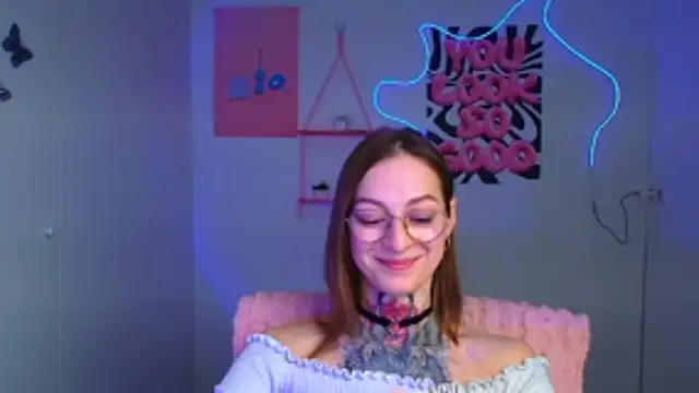 Snapshot of Esmi_Winter chatting on February 2026 06:37:01 AM Esmi Winter online show from February 2026 06:37:01 AM