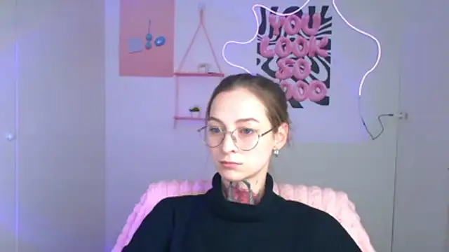 Snapshot of Esmi_Winter chatting on February 2026 06:12:02 AM Esmi Winter online show from February 2026 06:12:02 AM