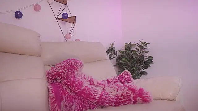 Shopie Colucci online show from March 2026 08:47:02 PM