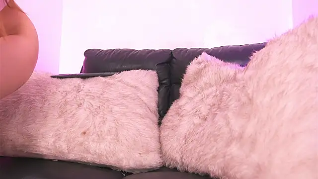 Shopie Colucci online show from April 2026 01:27:02 PM