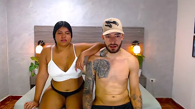 Paulina And Tayron online show from February 2026 07:10:02 PM