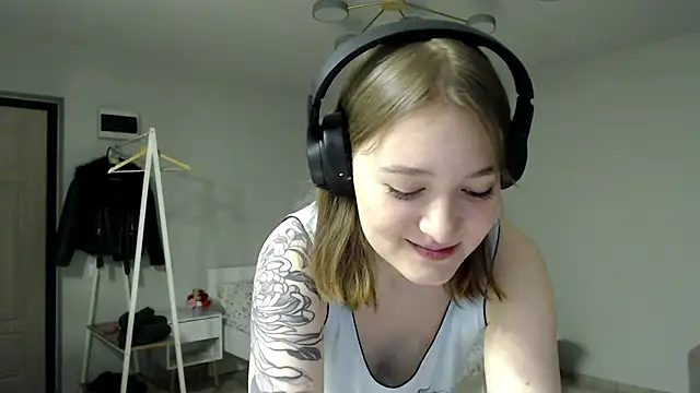 Mirrrra1 online show from February 2026 07:54:01 PM