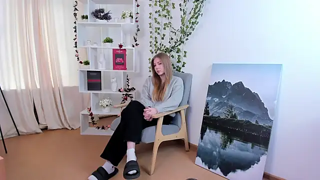 Snapshot of CharityKhamo chatting on February 2026 08:42:01 AM CharityKhamo online show from February 2026 08:42:01 AM