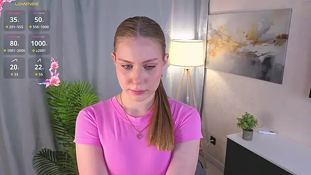 Snapshot of CharityKhamo chatting on February 2026 03:25:02 AM CharityKhamo online show from February 2026 03:25:02 AM