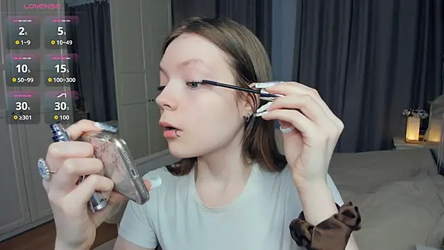 LavenderMitten online show from April 2026 05:52:01 AM