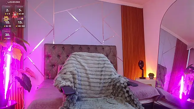 sasha gracee  online show from April 2026 01:00:02 PM