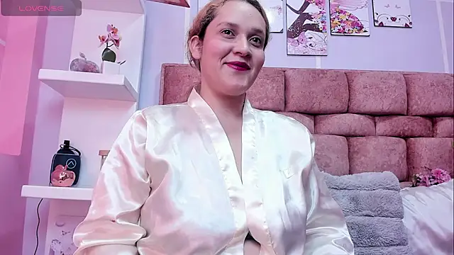 Snapshot of CurvaDorada_noa chatting on March 2026 07:10:02 PM CurvaDorada noa online show from March 2026 07:10:02 PM