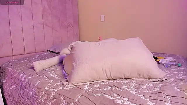 Ashley Beaomunt online show from April 2026 01:41:01 PM