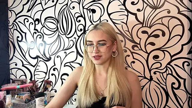 Snapshot of Kat_Catherine chatting on February 2026 12:58:01 PM Kat Catherine online show from February 2026 12:58:01 PM