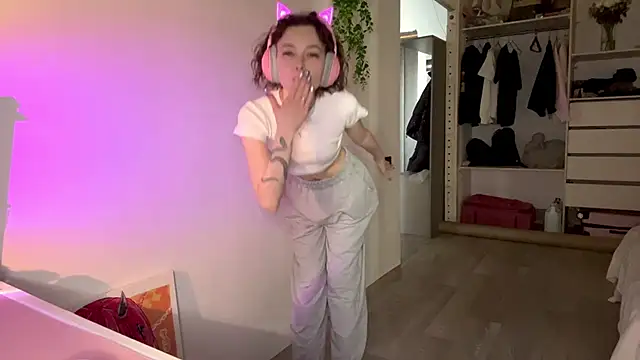 Snapshot of SlunkRear chatting on February 2026 11:21:02 PM SlunkRear online show from February 2026 11:21:02 PM