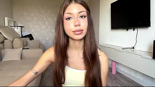 Snapshot of You_Club_Winx chatting on June 2026 08:17:01 AM You Club Winx online show from June 2026 08:17:01 AM
