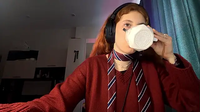 Snapshot of AliceCarrol chatting on March 2026 02:02:01 PM AliceCarrol online show from March 2026 02:02:01 PM