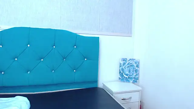 orianna and sasha online show from April 2026 08:48:01 PM