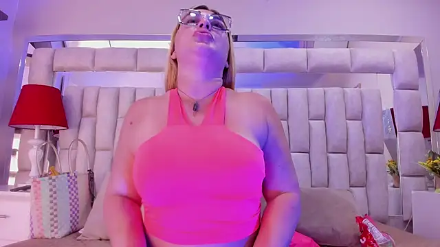 AngellHott  online show from February 2026 05:01:01 PM