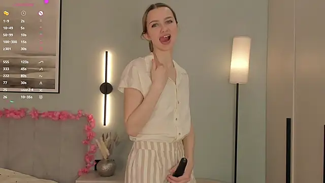 Snapshot of EclipseUrge chatting on March 2026 07:43:01 AM EclipseUrge online show from March 2026 07:43:01 AM