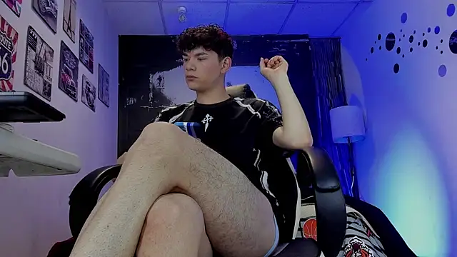 Snapshot of Philippsx chatting on April 2026 11:05:01 PM Philippsx online show from April 2026 11:05:01 PM