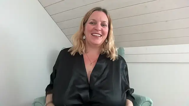 Snapshot of Busenwunder1280 chatting on April 2026 01:54:02 PM Busenwunder1280 online show from April 2026 01:54:02 PM