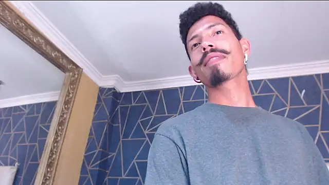 Snapshot of NoaahTylor chatting on February 2026 08:05:02 PM NoaahTylor online show from February 2026 08:05:02 PM