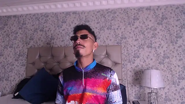 Snapshot of NoaahTylor chatting on February 2026 07:48:01 PM NoaahTylor online show from February 2026 07:48:01 PM