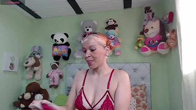 Dayana Smithh online show from April 2026 07:03:01 PM