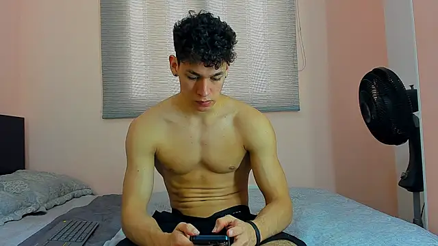 Snapshot of Muscle__Myke chatting on February 2026 12:49:01 PM Muscle Myke online show from February 2026 12:49:01 PM