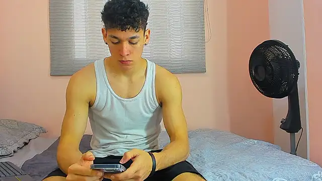 Snapshot of Muscle__Myke chatting on February 2026 12:28:01 PM Muscle Myke online show from February 2026 12:28:01 PM