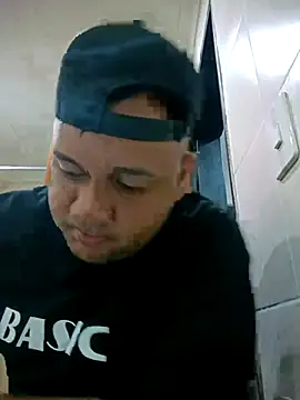 Snapshot of Mohamed1627 chatting on February 2026 04:30:01 AM Mohamed1627 online show from February 2026 04:30:01 AM