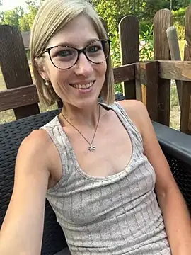 Snapshot of blondie-27 chatting on July 2026 06:17:01 PM blondie-27 online show from July 2026 06:17:01 PM
