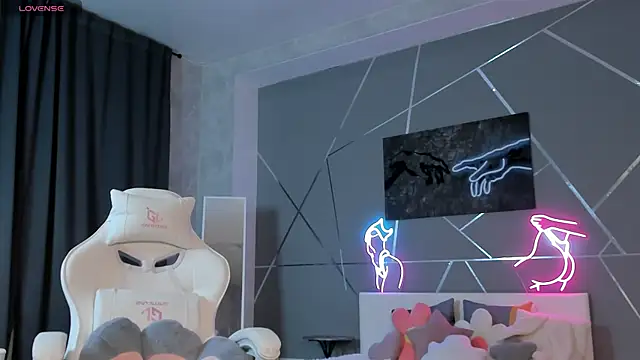 naomi reiss online show from April 2026 01:25:01 AM