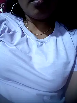 Snapshot of Mnra43 chatting on February 2026 09:11:02 PM Mnra43 online show from February 2026 09:11:02 PM