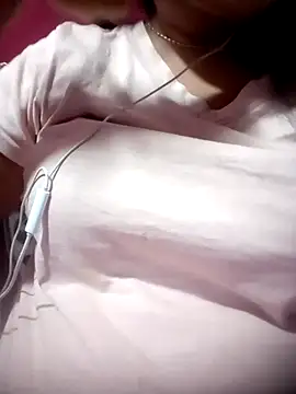 Snapshot of Mnra43 chatting on February 2026 09:55:01 PM Mnra43 online show from February 2026 09:55:01 PM