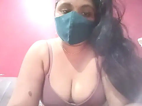 Snapshot of Mnra43 chatting on February 2026 06:40:02 PM Mnra43 online show from February 2026 06:40:02 PM