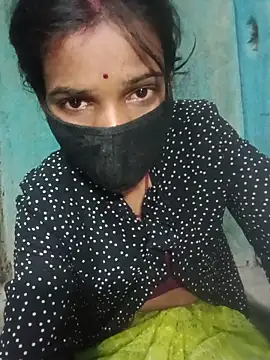 Snapshot of Desi_Couple_P chatting on May 2026 03:18:01 PM Desi Couple P online show from May 2026 03:18:01 PM