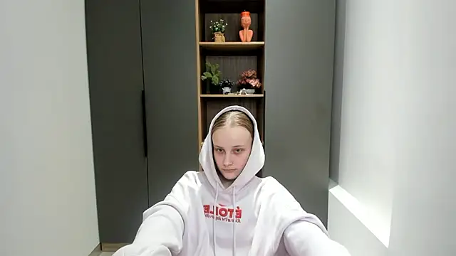 Snapshot of KirstinMcgeady chatting on February 2026 08:44:01 AM KirstinMcgeady online show from February 2026 08:44:01 AM